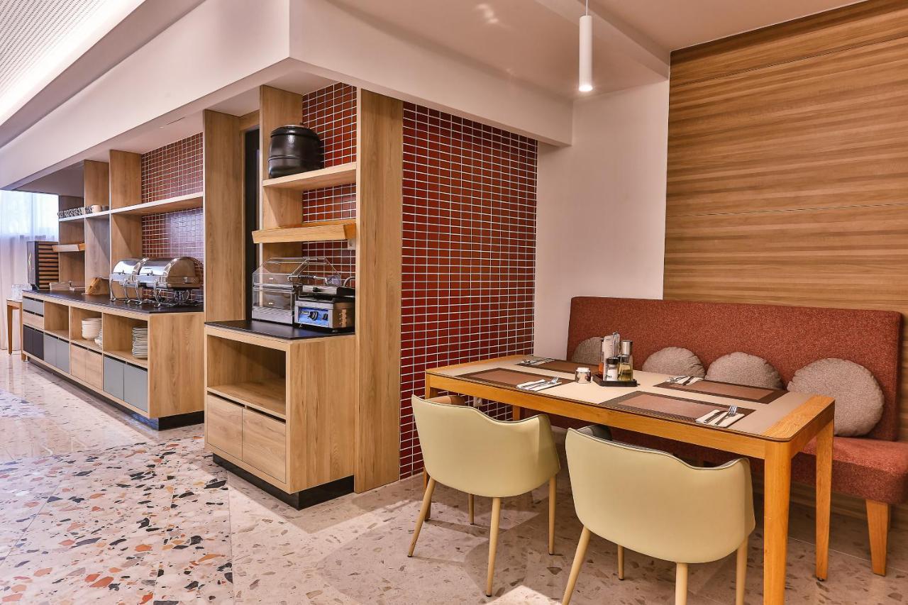 Carine Hotel Centar Podgorica Luaran gambar